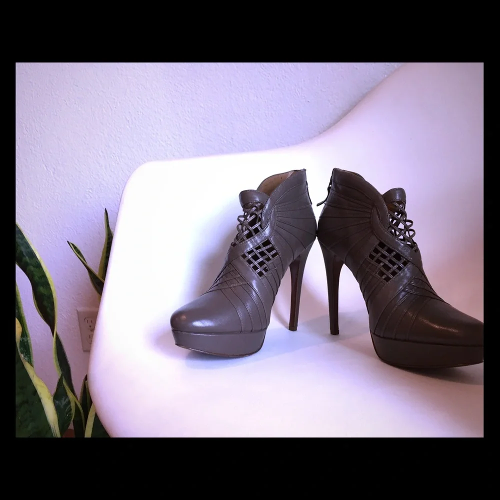 Elie Tahari Bria Gray Bootie Heel Laticed Web 8.5 - Picture 6 of 10